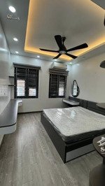 cho thuê nhà ngõ 23 đỗ quang 70m x5t ô tỗ cửa