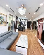 chính chủ bán căn 3 ngủ tại 110 cầu giấy center point 85m2, căn góc ban công tn, full đồ, sổ đỏ