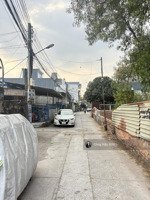 lô đất đẹp hẻm nguyễn trung trực, gần chợ dĩ an. dt: 233.2m2 (9x26m). gần ful 100%. giá: 9.5 tỷ tl