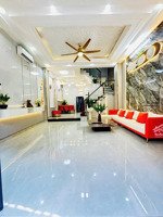 chỉ còn căn nhà này là ngon 5x11m xây 4 tầng đường nhựa 6m chỉ 6,79 tỷ. full nội thất