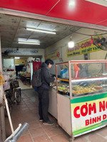 cho thuê nhà mặt đường để kinh doanh, phố vũ hữu , mặt tiền 3,4 m , sâu 35 m