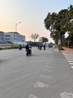 toà văn phòng mặt đường vũ đức thận,long biên, thang may, pccc đầy đủ,vỉa hè ô tô tránh, kinh doanh