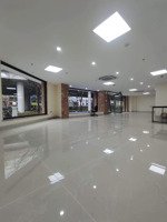 mặt phố phạm văn đồng, cầu giấy, dt: 207m2, giá: 70 tỷ, 8 tầng, mt: 12m, lô góc, vỉa hè 5m, nhà mới