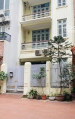 nhà tại đào tấn 80m2x4t mt8m nhà sạch đẹp oto đỗ cửa vào nhà vị trí tốt phù hợp spa, vp,.. giá 40tr