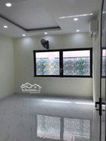 cho thuê nhà ở trần hữu dực 80m2, 5 tầng, kinh doanh tốt. otô đỗ tránh, vỉa hè.