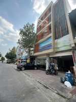 cho thuê mặt bằng dĩ an ngay vincom khu đông đúc sầm uất giá chỉ 10tr, đủ tiện ích