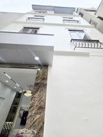 định công nhà đẹp - 20m ra mặt phố - ngõ rộng - 2 thoáng - trường chợ gần nhà.