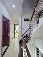 nhà hiếm 4 tầng trung tâm q10,4pn,hẻm 5m vài bước ra mặt tiền .nở hậu tài lộc giá chỉ 9 tỷ 2