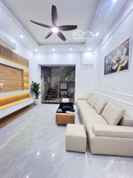nhà đón tết phố thịnh hào 2 gần otô 30m ra phố xây mới 5t tặng nội thất ở sướng 33m2 giá 7.9ty