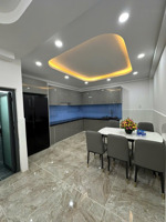 mới xây 171,5m2 trệt lửng 2 lầu, 4 pn, 5 wc, full nội thất, hẻm xe hơi kinh doanh hoặc làm vp ok.