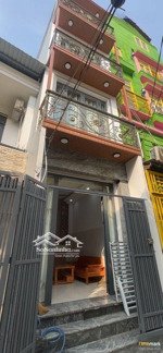 căn nhà xe hơi vào tới cửa khu vực đường tân mỹ kế bên đh tài chính marketing quận 7