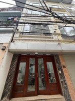 ngọc thuỵ - nhà đẹp dân xây. full nội thất, ở ngay
vị trí đầu ngọc thuỵ, ngõ thông ô tô,