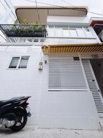 chỉ 6,5 tỷ - nhà ngang 6,5m cực hiếm q7 - sát quận 4 - tặng nội thất - gần 50m2