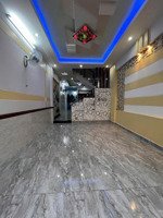 nhà có nội thất 64m2 2lầu 4pn 4wc hxh quang trung