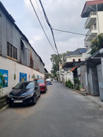 gia đình cần bán gấp dt 68m2 đất, mt5m, việt hưng, gần trường học, chợ, cách một nhà ra đường 25m