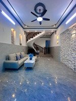 nhà 2 tầng đường đồng trí 3 . - diện tích 85m2 ngang 4m5
- hướng đông bắc