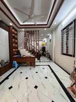 chính chủ bán nhà mới đại la 45m2 5 tầng ngõ thông 3 gác, cách mặt phố 50m. giá 12 tỷ.