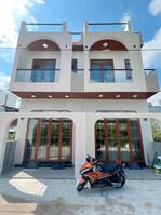 Nhà trệt lầu xây mới - Đậu được ô tô - Gần đại học Y Dược Cần Thơ