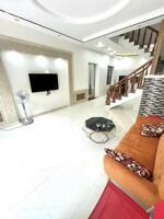 Cho thuê nhà ngõ Văn Cao, DT: 45m2, 4 p.ngủ.