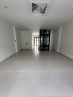 nhà mới 100% dt 5x20m , hầm 4 tầng có 5phòng 6wc, thang máy , máy lạnh full nhà giá tốt cuối năm