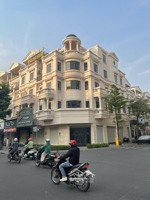 cho thuê căn góc 2 mặt tiền sàn suốt 140m2 có thang máy