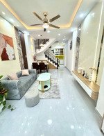 nhà đẹp ở ngay - 35m2 (2p ngủ) sát hẻm oto đường lê quang định chỉ hơn 5tỷ