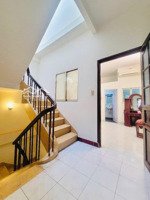 khuvip trường sa lê văn sỹ quận 3 giáp phú nhuận -hẻm xe hơi thông 4 tầng-ngang 4.2 m chủ gấp bán.