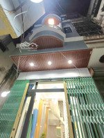 diện tích: 3,2m 8,5m, 1 trệt 2 lầu, 4 pn 3 wc nhà đúc thật, sổ hồng riêng, hoàn công đầ