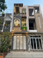 nhà 1 trệt 2 lầu mới xây full nội thất cao cấp trung tâm cần thơ, gần bệnh viện đại học y dược