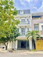 bán siêu phẩm 3 tầng mới - hoàn công- 100m2(5x20) -nhỉnh 5 tỷ -đường 12m+ vỉa hè -khu nhà ở an phú.