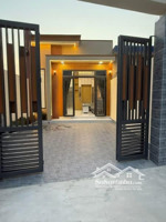 bán căn nhà ngay trung tâm thị trấn long hải, cách đường nhựa lê duẩn 20 m, cách biển 2 km