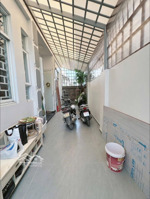 - nhà 50m , 3 tầng , mt đường 11 , bình trưng tây q2