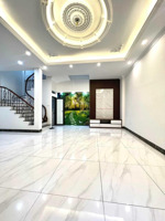 nhà đẹp thoáng sáng tại đội cấn 40m2 4 tầng với 3 ngủ đủ nội thất, ngõ xe ba gác giá hợp lý 15tr/th