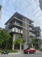 biệt thự 5pn, 6wc hoàn thiện cho thuê villa được luôn, giá chỉ 10,x tỷ/căn. sát dự án hạ long xanh