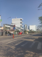 sát mt đường 20m - trước nhà đường 8m - ngang gần 6m - nhỉnh 5t ( tl )