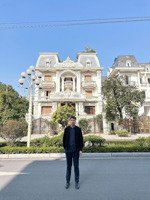 em tuấn anh bán biệt thự song lập 5 tầng hướng đông bắc giá chỉ hơn 100 triệu/m2.