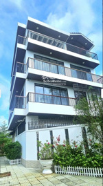 bán nhà mặt tiền 4 tầng đường quản trọng linh ngang 9m gần chợ giáp quận 7 tặng nội thất lung linh