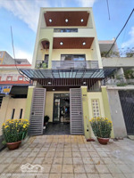 chính chủ gửi bán nhà 3 tầng, 3 mê trên lợp tôn thấm
nhà mới 100% full nội thất xịn sò,dọn vali và