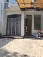 cho thuê căn nhà ở tmdv phú mỹ 1 trệt 2 lầu, 3 phòng ngủ, 4 máy lạnh 13tr/tháng