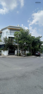 siêu phẩm căn góc melosa khang điền - 145m - ngang ~10m - có hồ cá koi - giá chỉ 15 tỷ