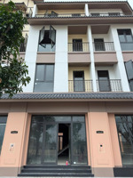 nhà mới 4 tầng, diện tích 63m2,đường trước nhà 15 mét,có bãi biển riêng số 9 trần phú nha trang.