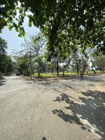 bán lô góc đối diện công viên. kế trường quốc tế