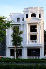 bán bt tinh hoa 2 lô 98 hướng tb đn, 221m2, xd 621.8m2 đẹp suất sắc view giữa vườn hoa lớn 85.6ty