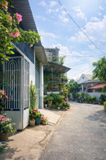 nhà ngay mặt tiền gần vinhome grand park, 200m2, 3pn, giá 5 tỷ, shr