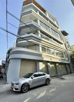 mặt tiền 6 tầng thang máy tới sân thượng