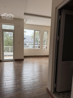 bán nhà 3 tầng sát khúc hạo - dt 100m2 - đường 10m5 - giá nhỉnh 11 tỷ