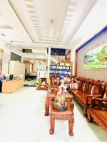 bán nhà mặt tiền q12 - 123m2( 6.5 x 21)- 3tầng- đường nhựa 12m- chỉ 14,5tỷ.