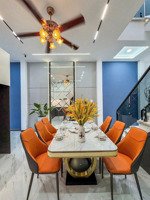 bán nhà cạnh lotte himlam quận 7. ngang 5m dài 13m. 2 tầng 3 phòng ngủ. chỉ 6 tỷ nhỉnh