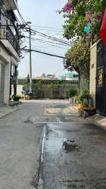 bán nhà 4 tầng , 70m2(4*17m) , đường nhựa 8m, khu đồng bộ gần sân bay