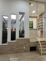 bán penthouse hoàng tháp, trung sơn, giá 8.9 tỷ tầng 14, dt sàn 300m2, 2 tầng, có hồ bơi riêng